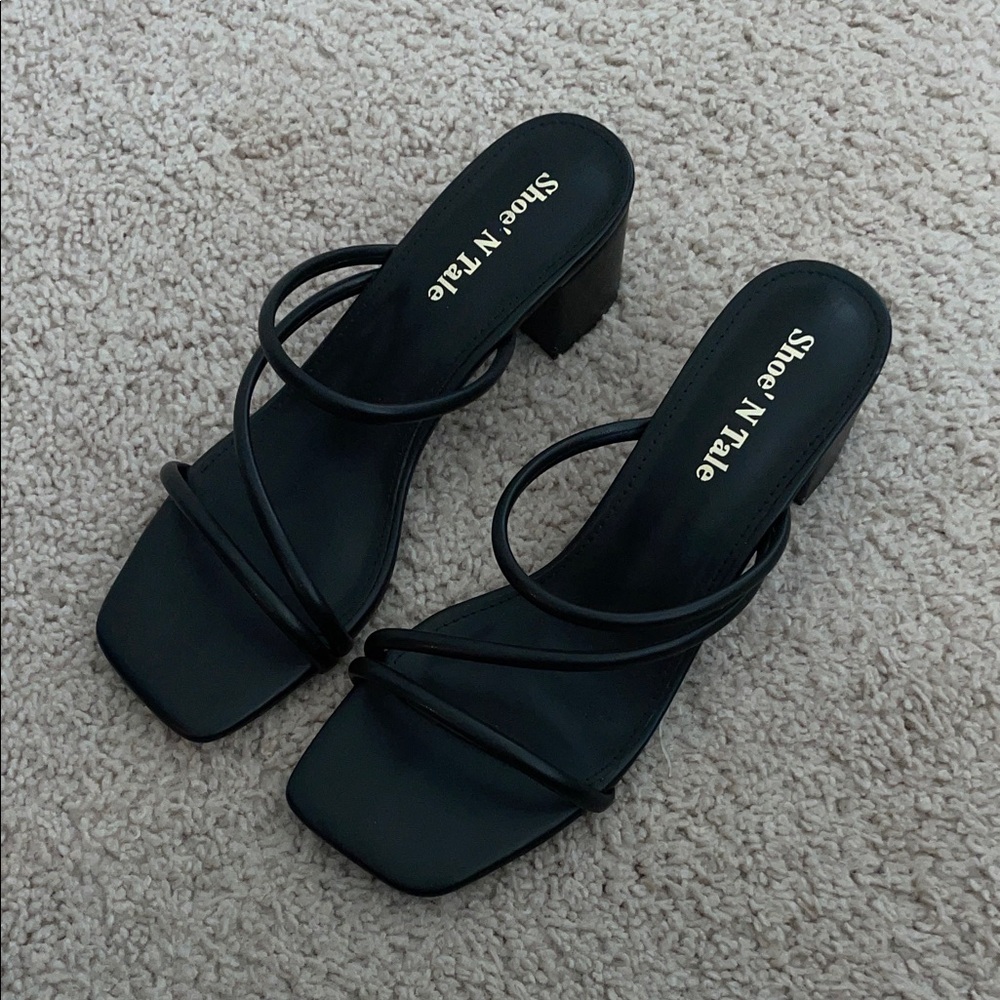 ShoeNTale Black Strappy Block Heel Sandals